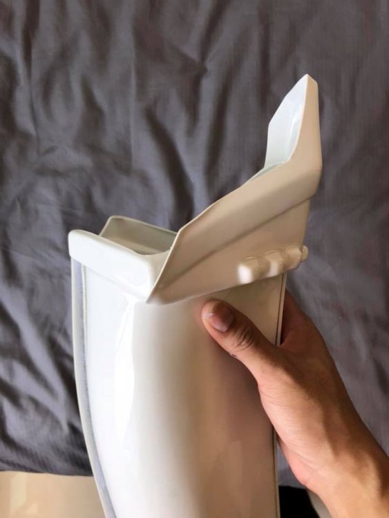 Knee plate right side.jpg