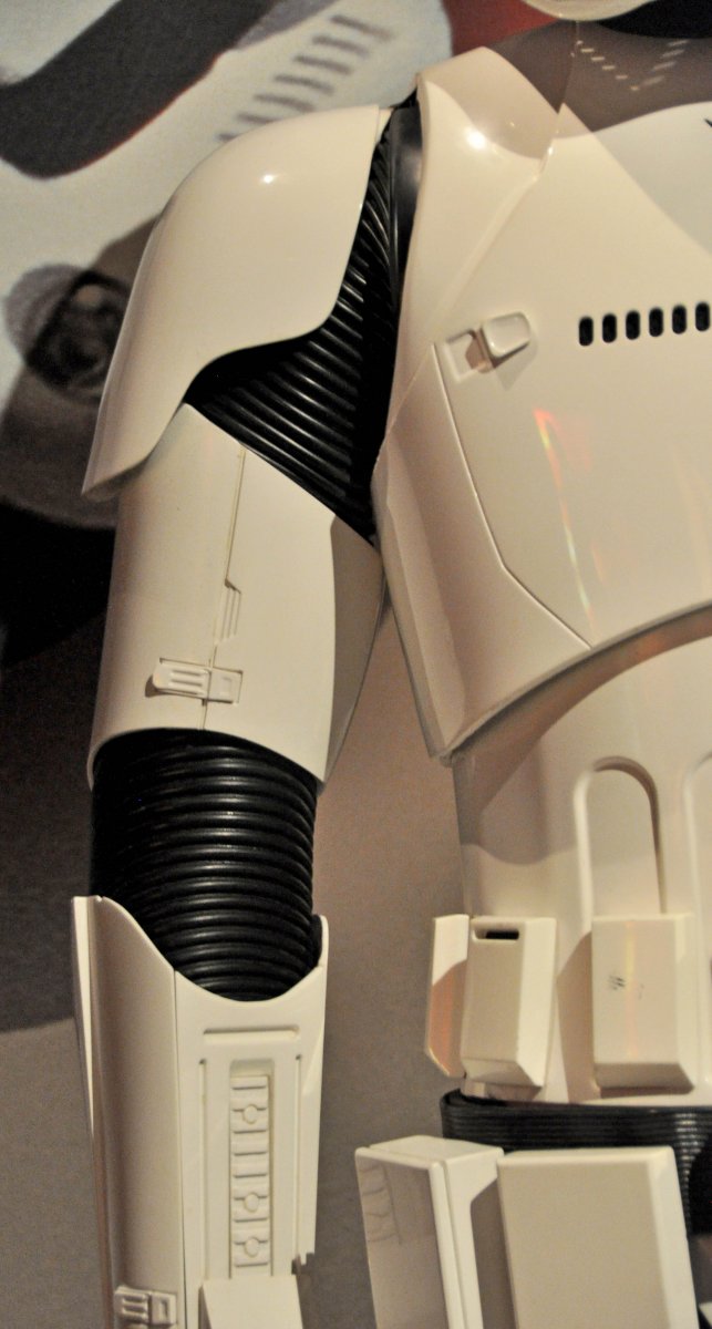 large.star-wars-tfa-stormtrooper-rt-arm-