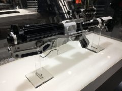stormtrooper-blaster-last-jedi-2-nycc-2017-1024x768.jpg