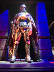 captain-phasma-costume-star-wars-force-awakens.jpg