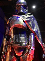 star-wars-7-captain-phasma-costume-detail.jpg