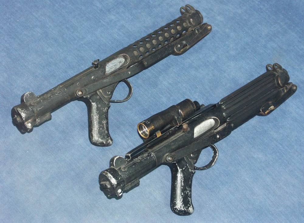 bapty-stormtrooper-blaster-restoration-comparison.jpg.1c7bc9e3631b0c584284fd062f667bfa.jpg