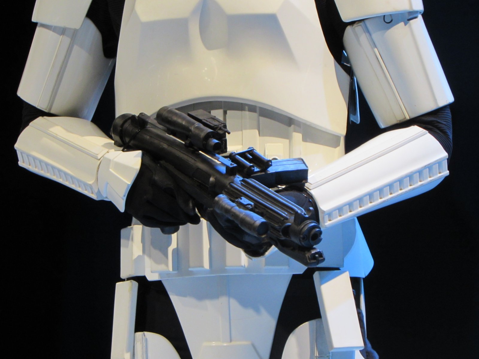 costumes_of_rogue_one____stormtrooper_24_by_topgunsga_dabuvlu.jpg