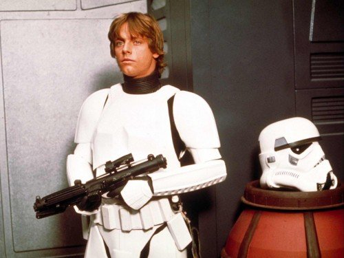 star-wars-luke-and-a-beheaded-stormtrooper-500x375.jpg.09374507e0ddb641886234f3bd3f8258.jpg