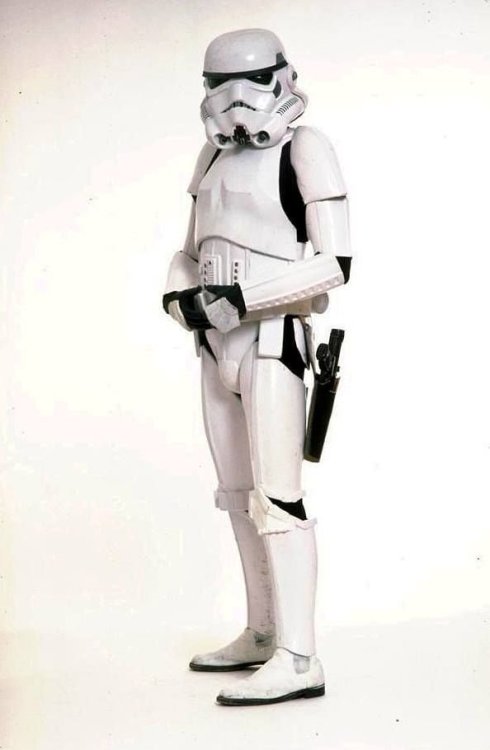 HeroStanding_zps370d004c.thumb.jpg.d802b6bb728edc840409cf85aabb0968.jpg